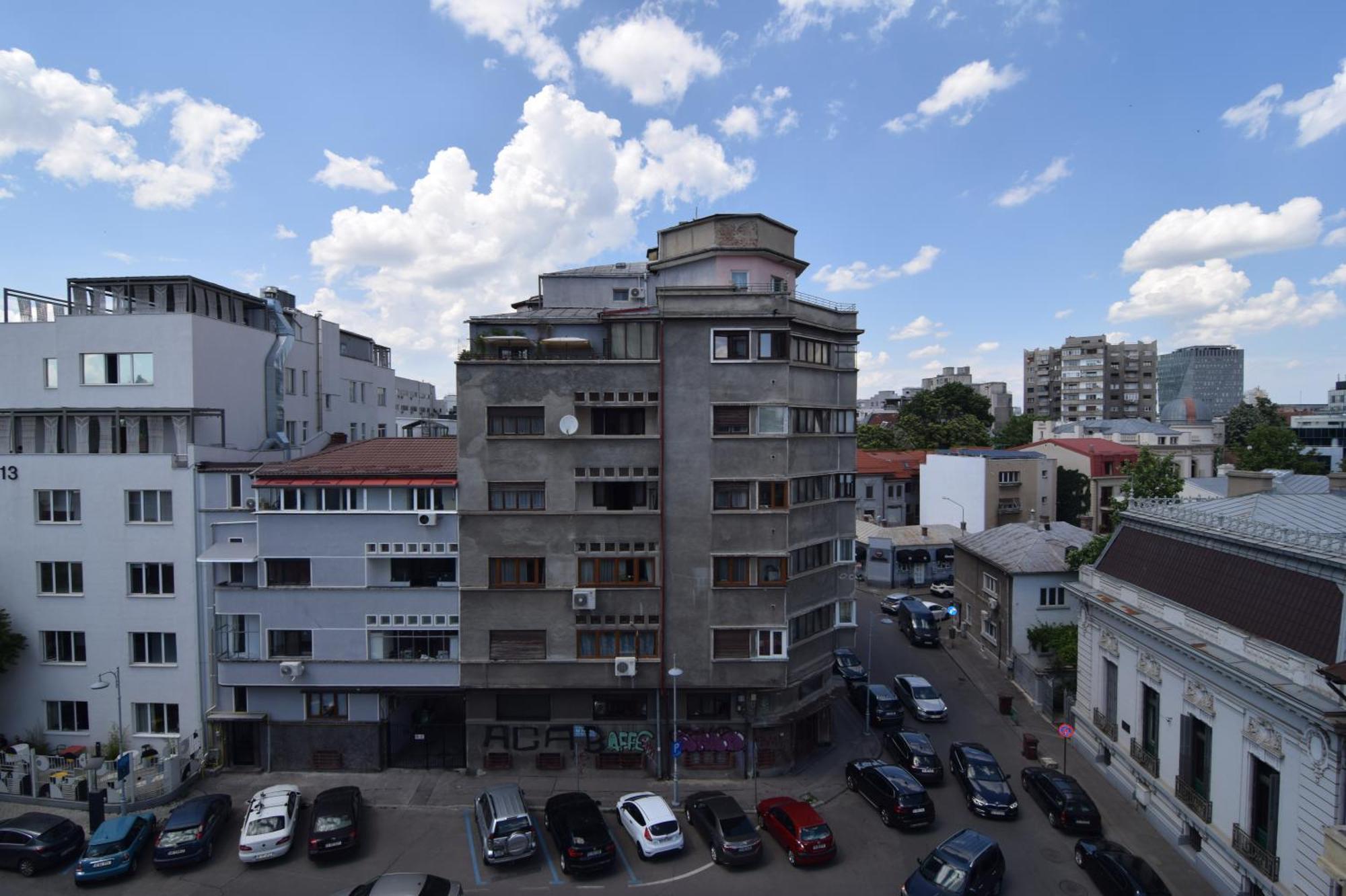 In The Center Of דירה